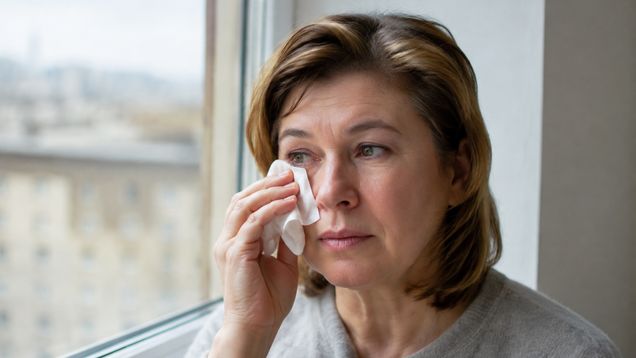 Почему слезятся глаза